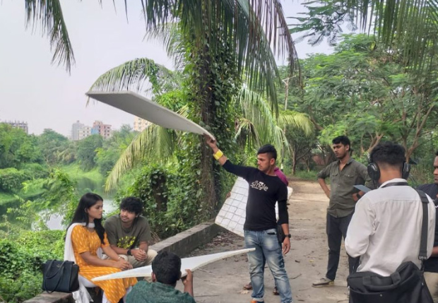 নাট্য শিল্পীদের শুটিং বন্ধে উঠেপড়ে লেগেছে একটি গোষ্ঠী।