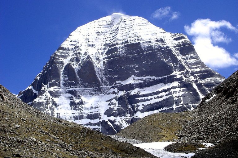 কৈলাস পর্বত: রহস্যময় অলৌকিক এক স্থান!
